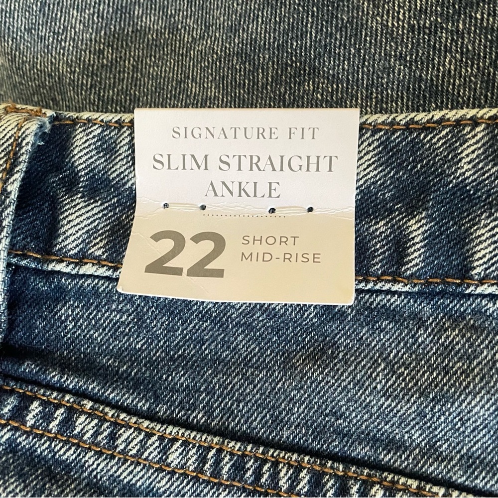 Lane Bryant Signature Fit Slim Straight Ankle Short Mid-Rise Jeans - Picture 4 of 6